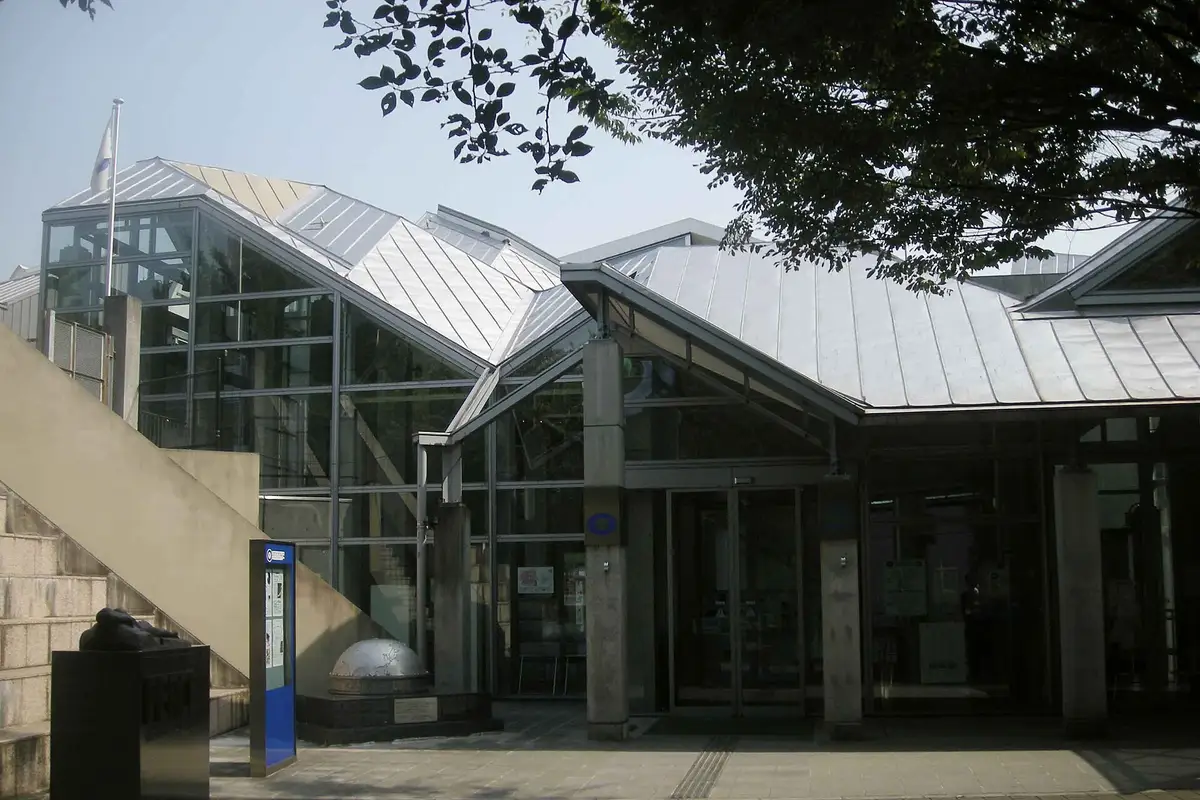 大阪国際平和センター, 大阪